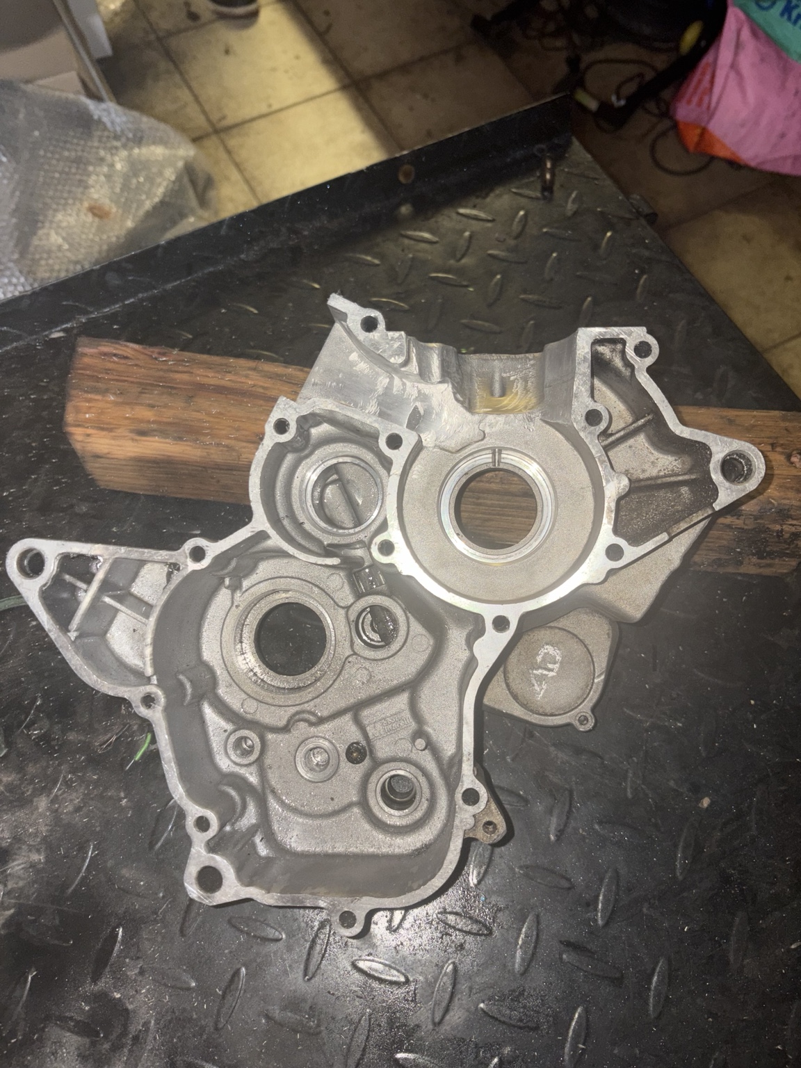 Open motorcarter tijdens opbouw